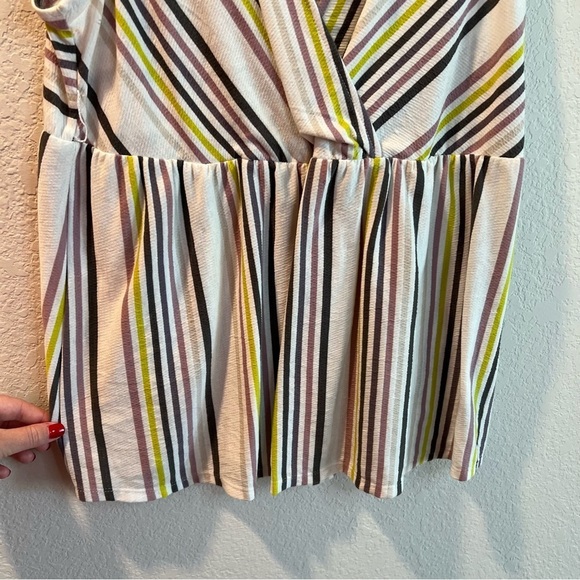 Women’s Torrid white striped mock wrap peplum blouse size 1X - Picture 3 of 4